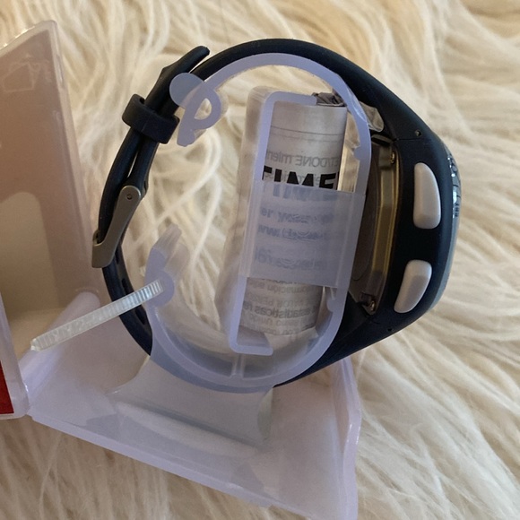 New TIMEX health tracker - Picture 4 of 6